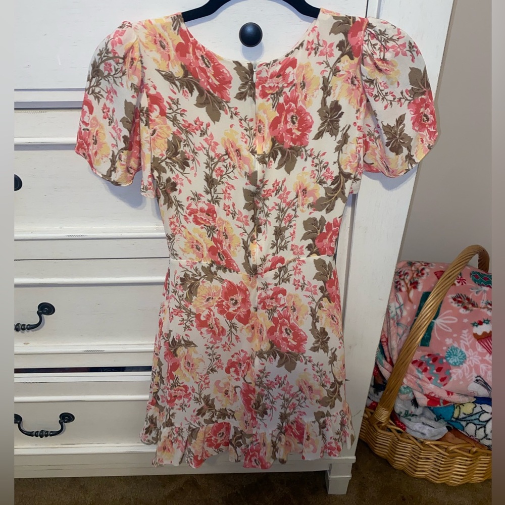 Floral reformation dress! Never worn, size 4